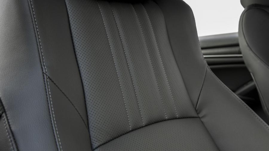 Детали интерьера Honda Accord Touring Hybrid 2017 года  (NA) (фото 63 из 170)